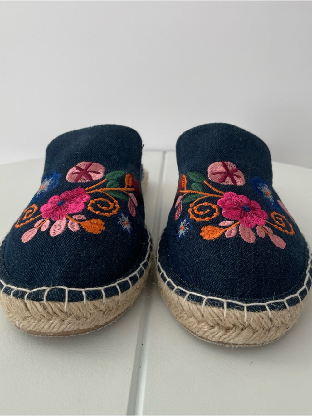Aeropostale Navy Denim Floral Embroidered Espadrille Mules Women’s size 7 EUC